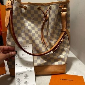 Louis Vuitton Purse Authentic  *needs to be cleaned